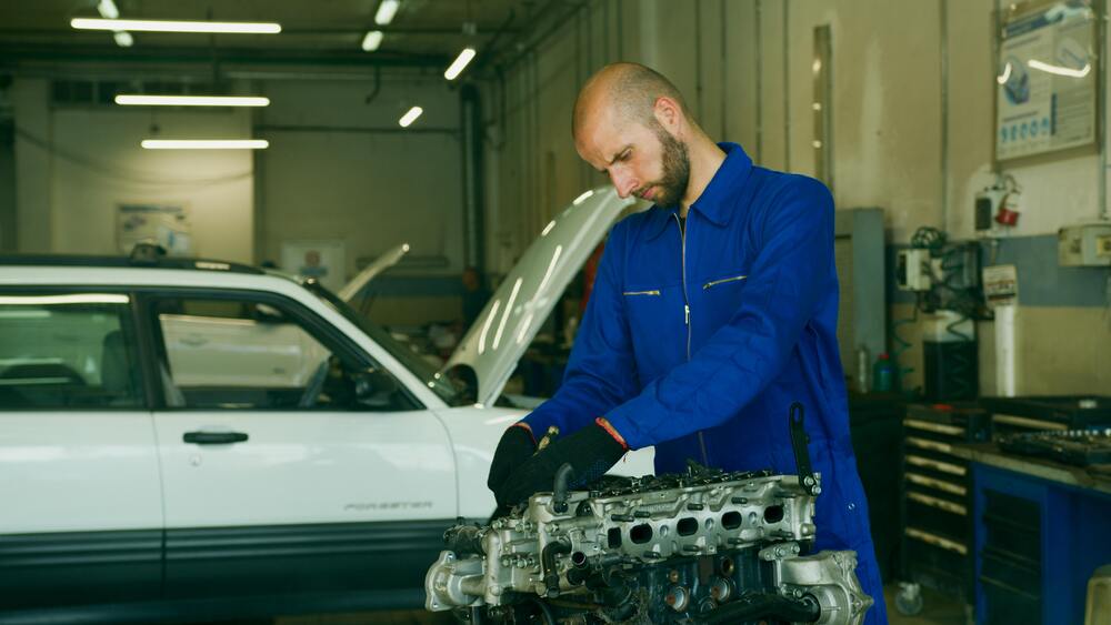 Comment l’assurance couvre-t-elle les coûts de révision de votre voiture